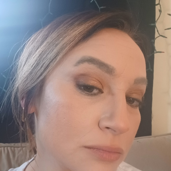 Meet your Posher, Christine - Picture 2 of 5